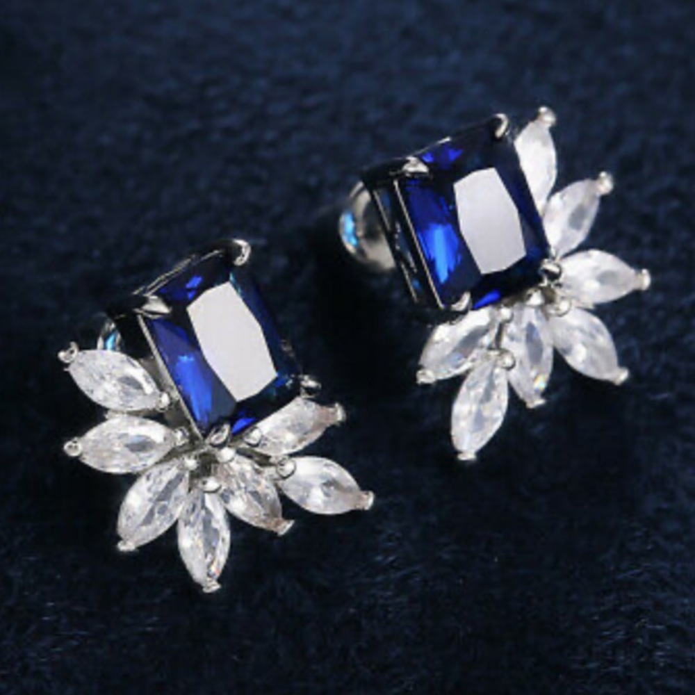 New Sterling silver Diamond Stone Stud Earrings